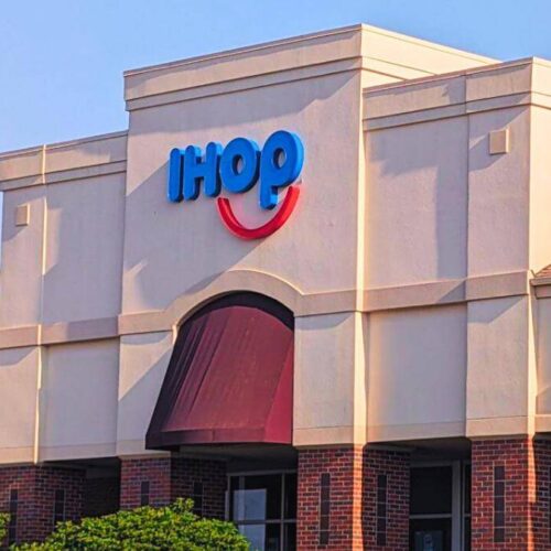 The front of an IHOP restaurant.