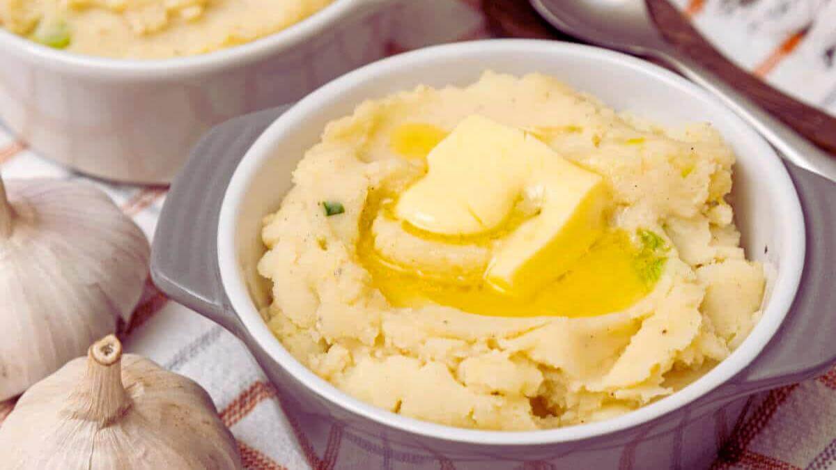 A pan full of garlic mashed potatoes.