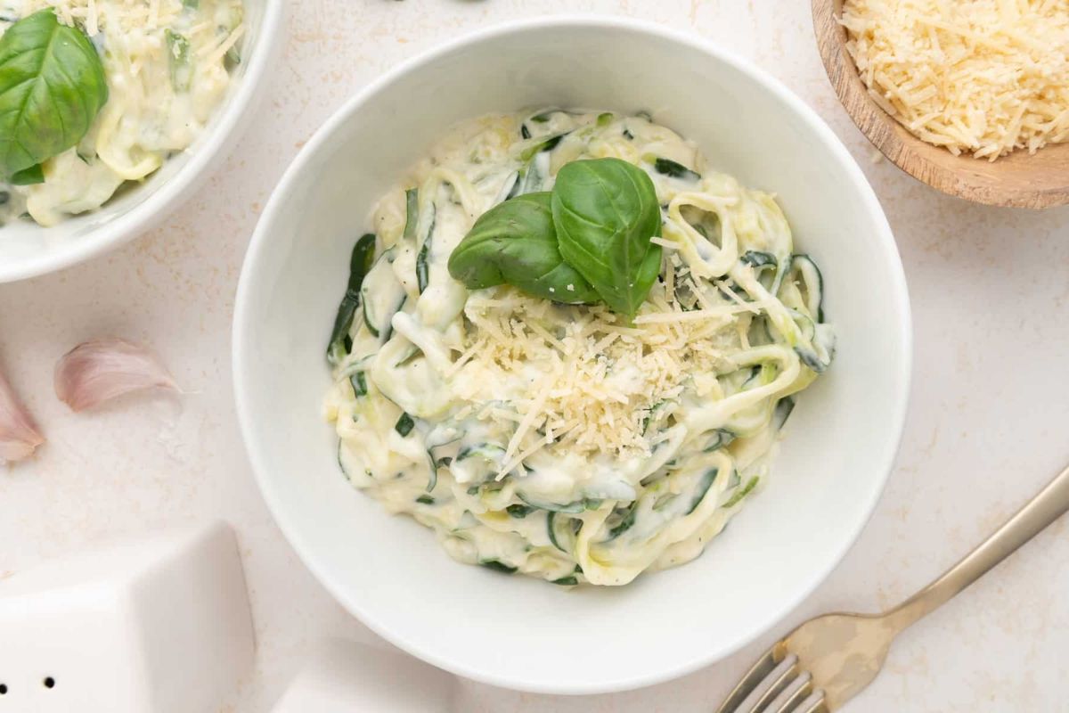 Zucchini alfredo in a bowl.