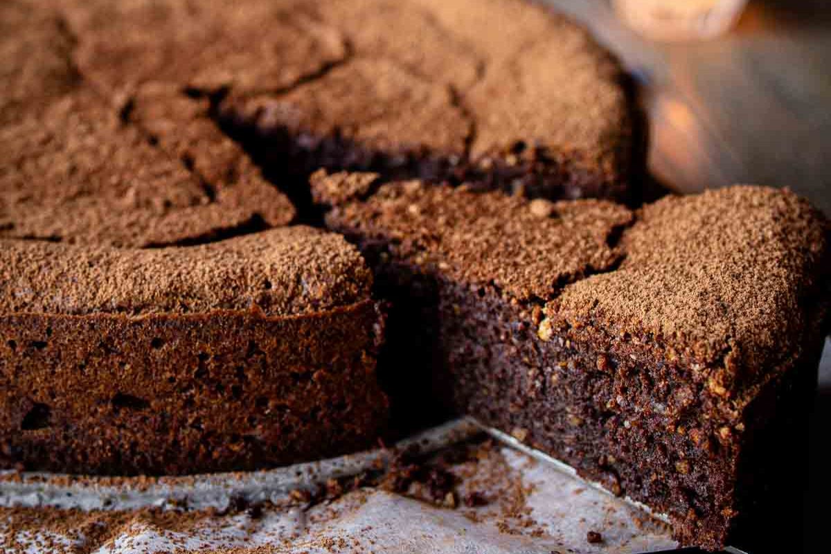 A chocolate torta.