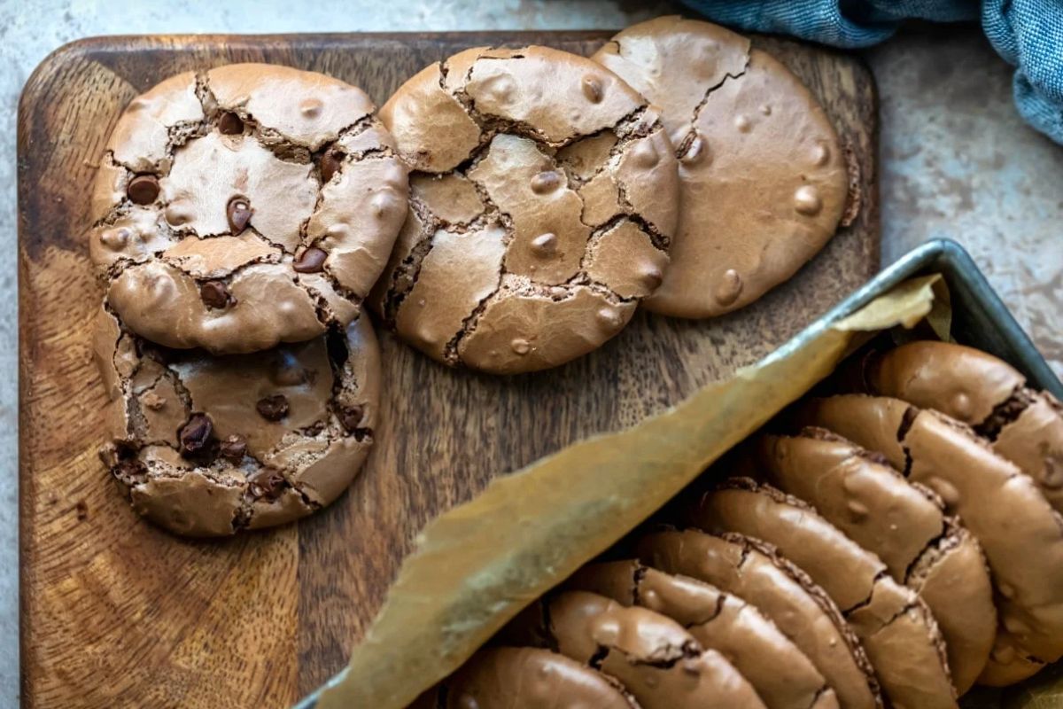 Flourless fudge cookies.