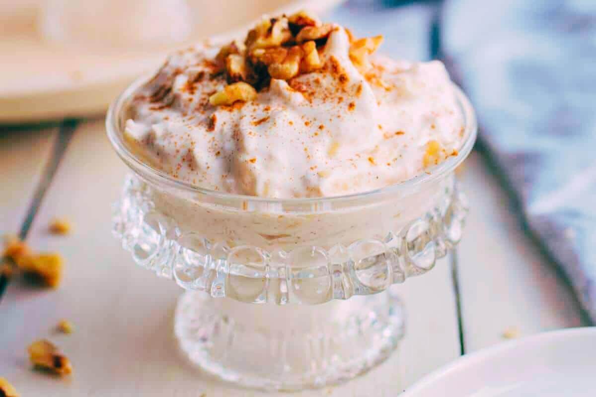 Apple mousse in a glass dish.