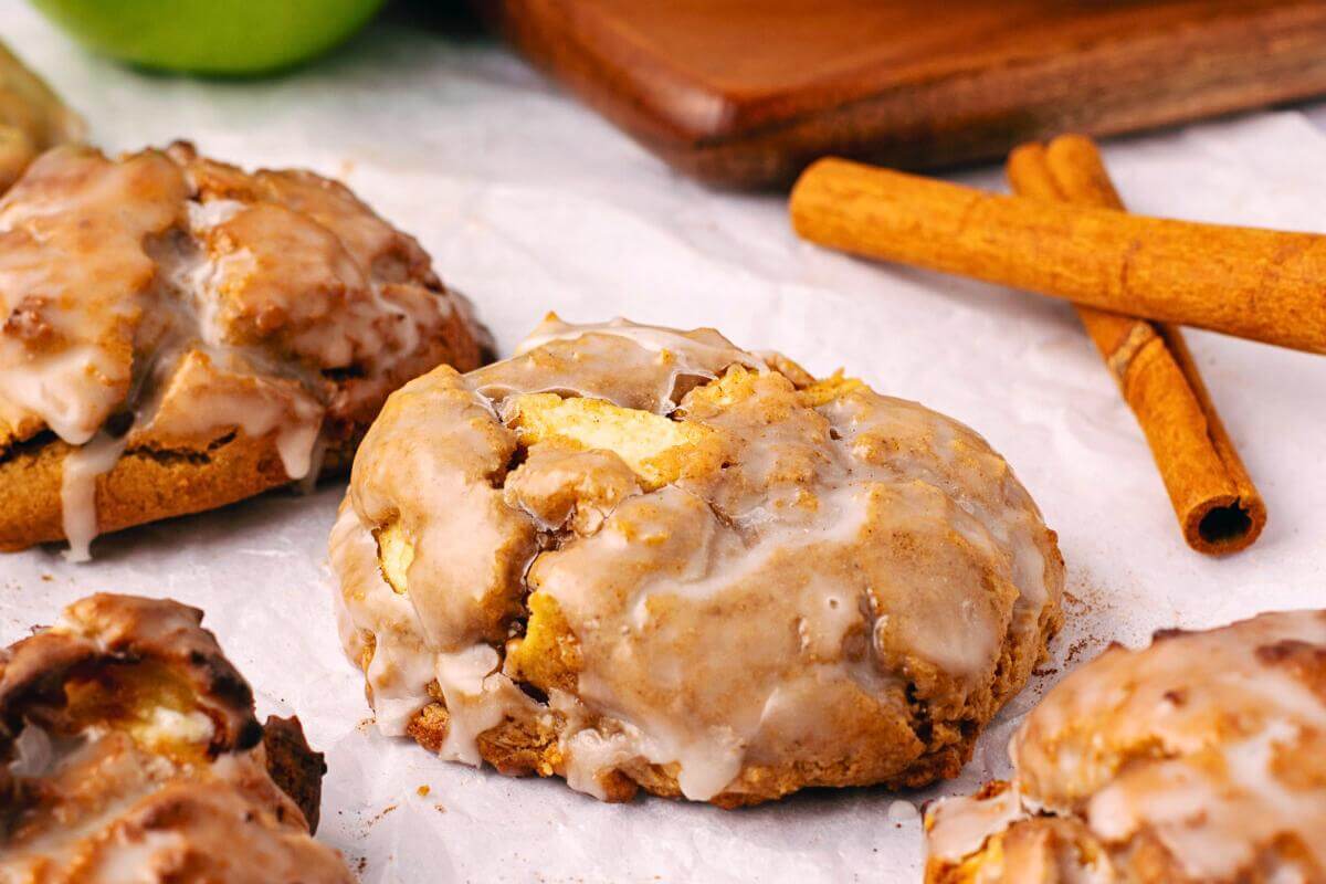 Round apple fritters.