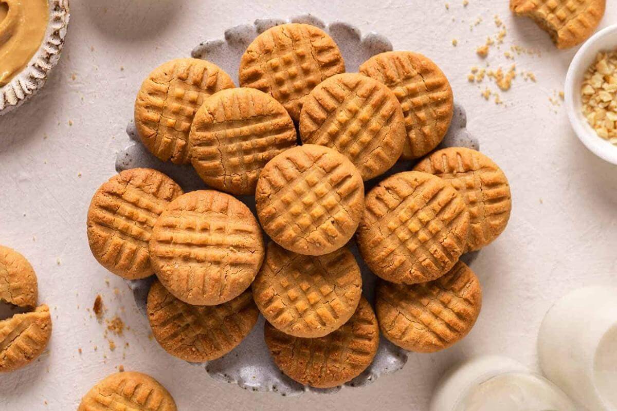 A plate of peanut butter cookies.