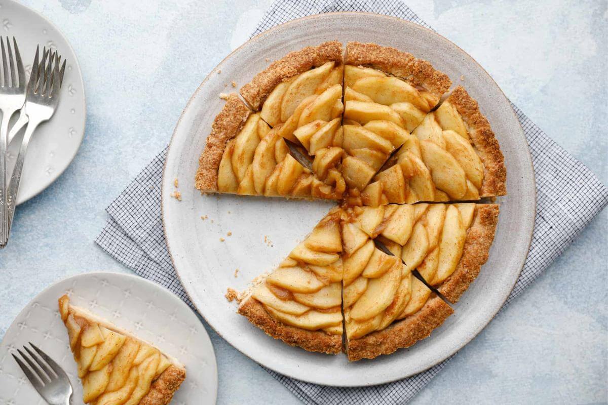 An apple tart in a dish.