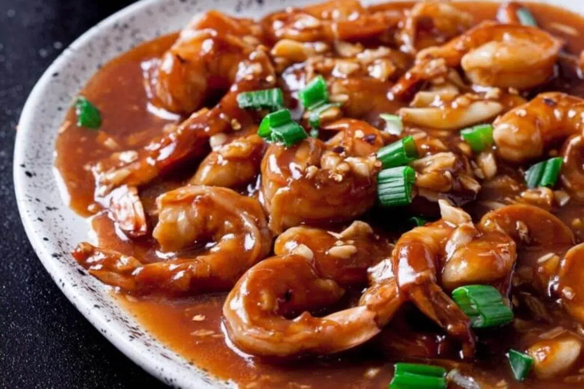 Shrimp stir fry on a plate.