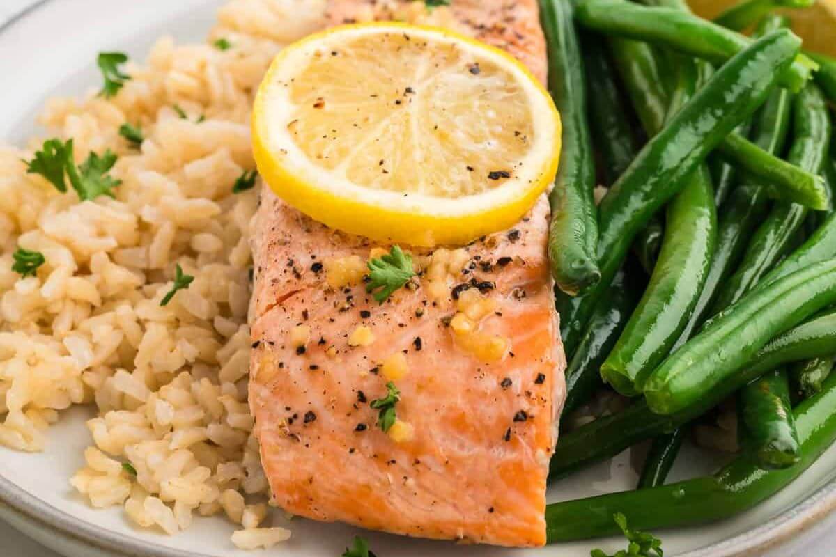 Baked salmon with lemon.