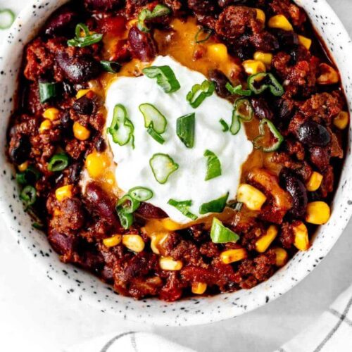 A bowl of chili.