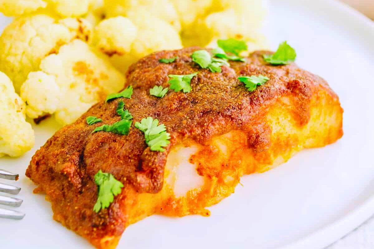 Tandoori fish and cauliflower on a plate.