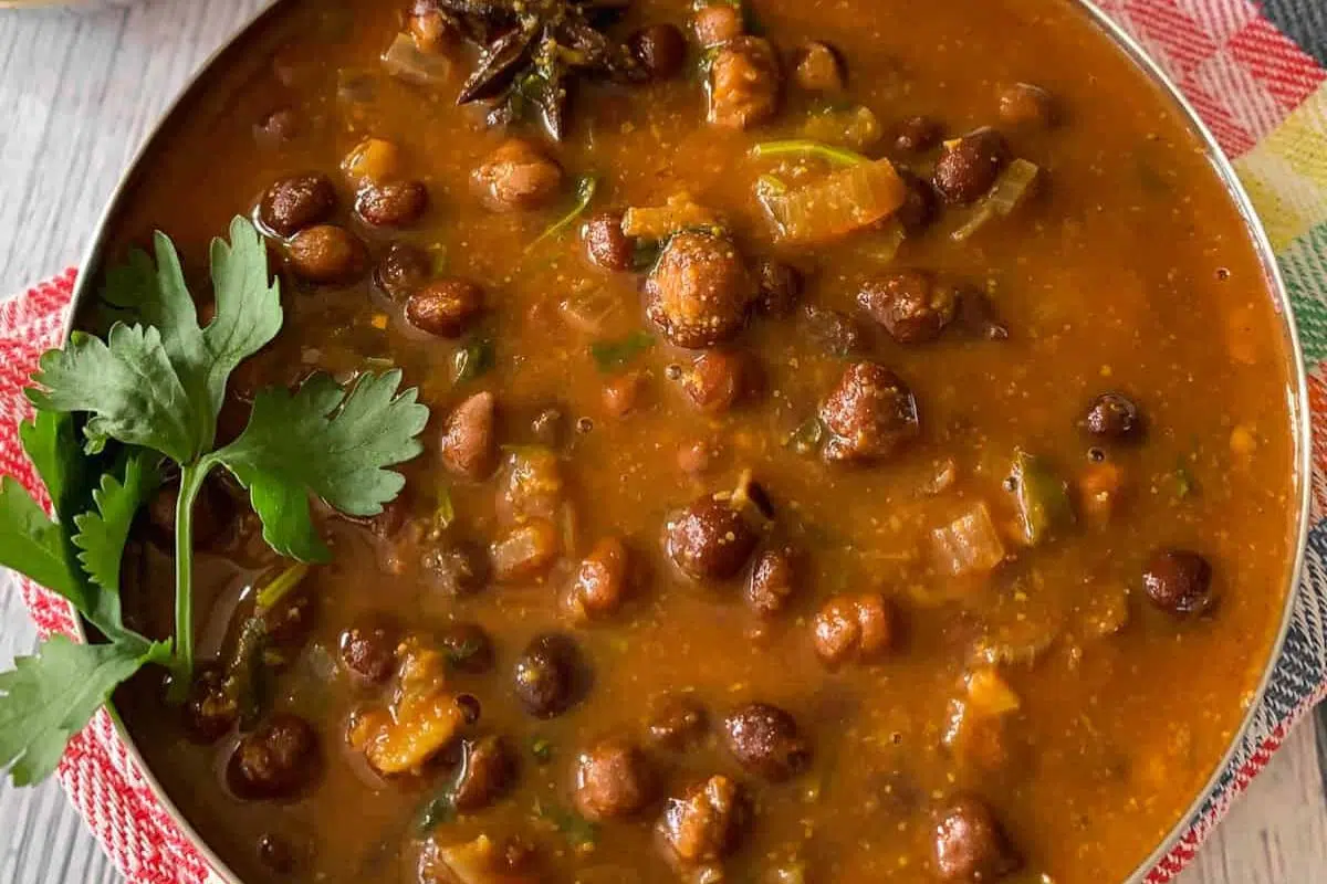 A bowl of Kala chana.