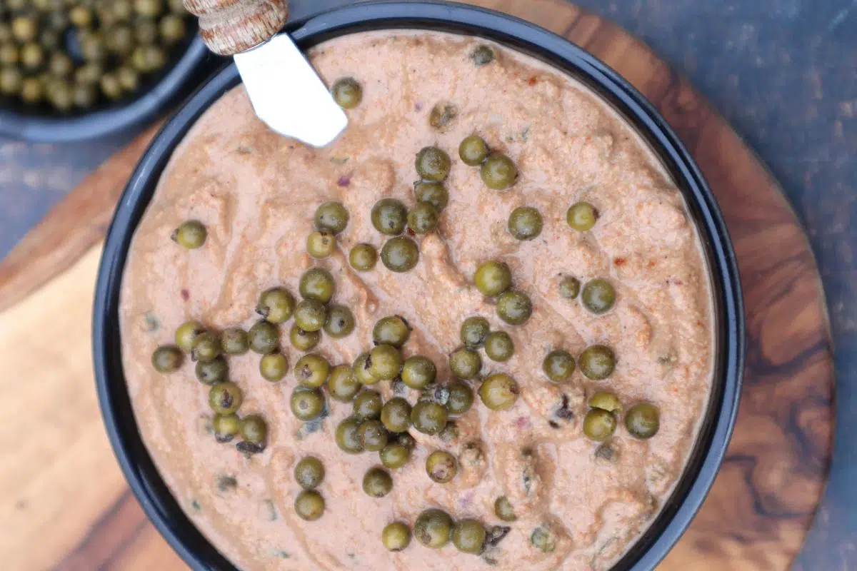 Gluten free and vegan green peppercorn sauce made from cashew nuts topped with green peppercorn.