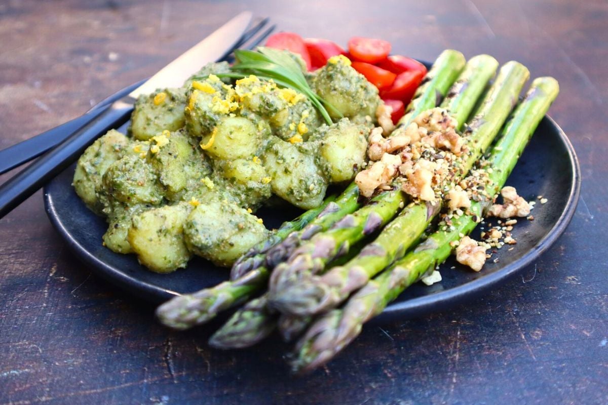Gnocchi with Vegan Wild Garlic Pesto and Green Asparagus served on a plate.