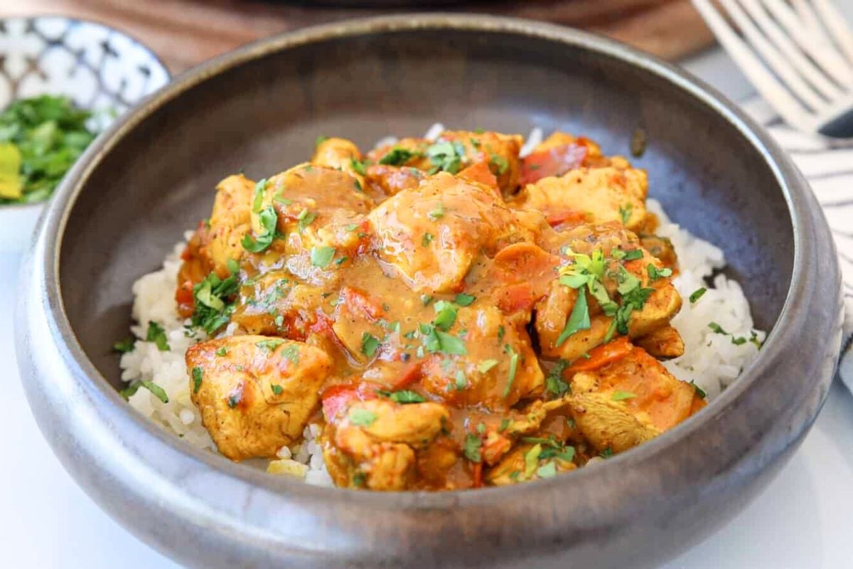 Quick and Easy Chicken Curry served in a bowl.