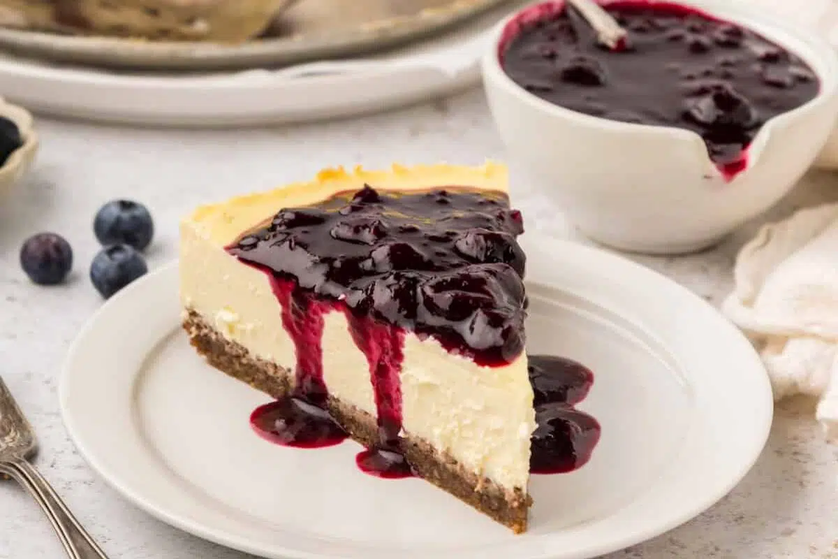 Cheesecake served on a plate.