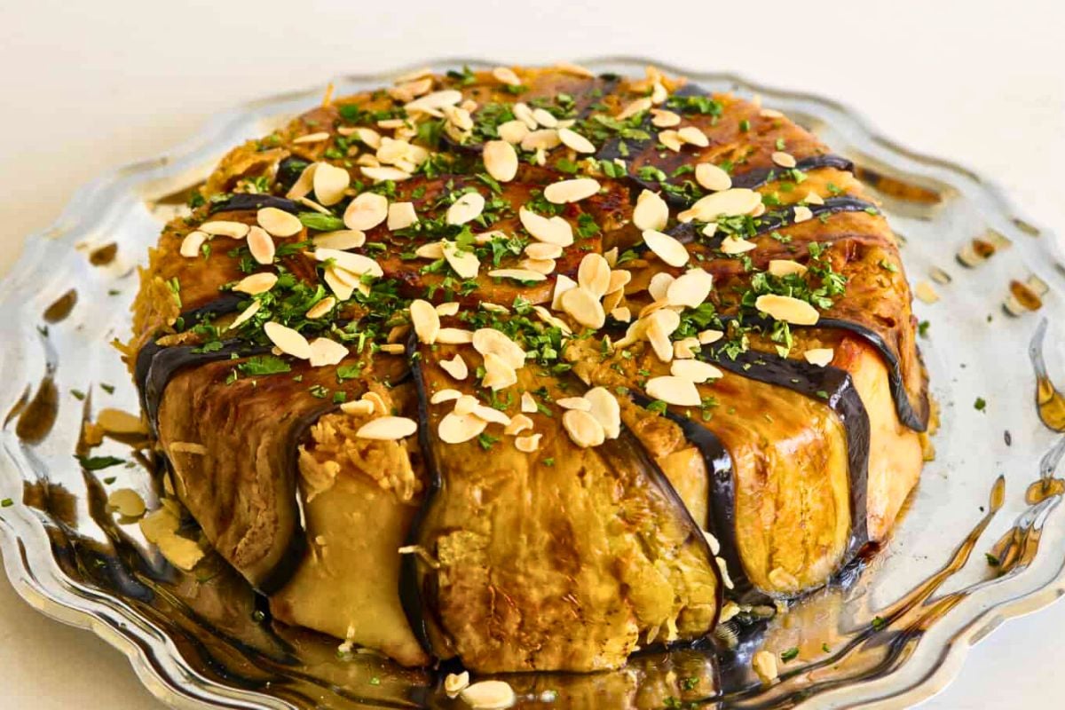 Chicken Maqluba Recipe in a plate. 