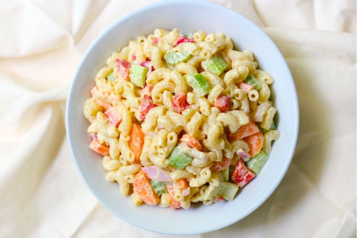 21 Foods That Used to Be Everywhere at Church and School Events 4 Classic American Macaroni Salad served in a bowl.