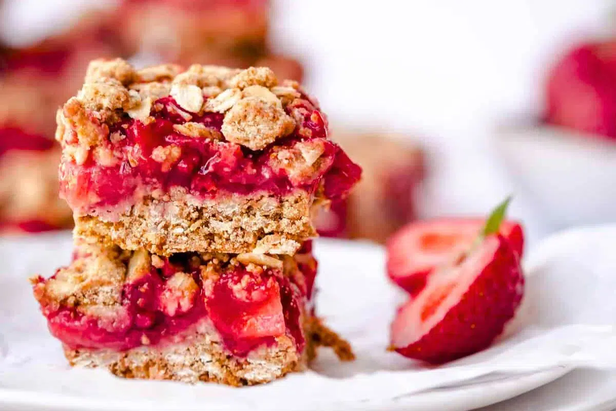 Oatmeal Strawberry Crumble Bars close up look.