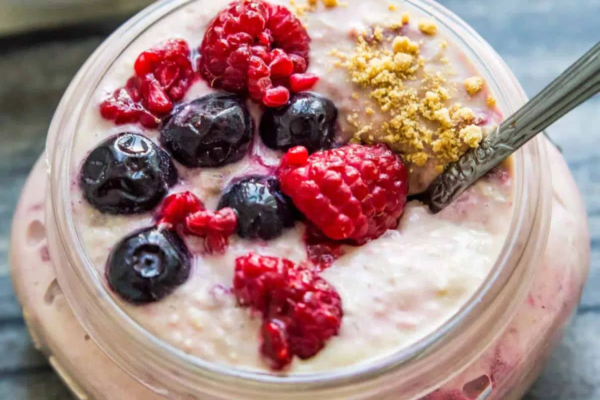 Berry Cheesecake Overnight Oats