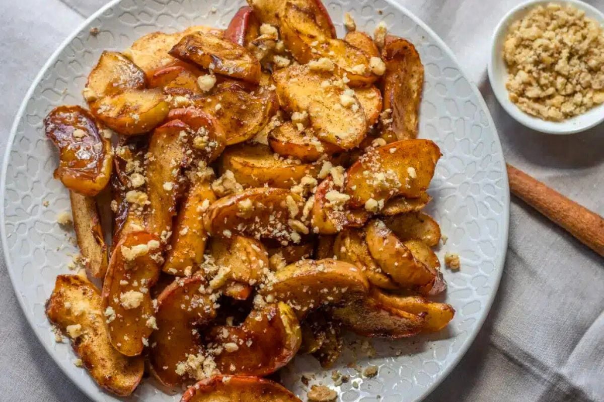 Air Fryer Sliced Apples with Cinnamon close up look.
