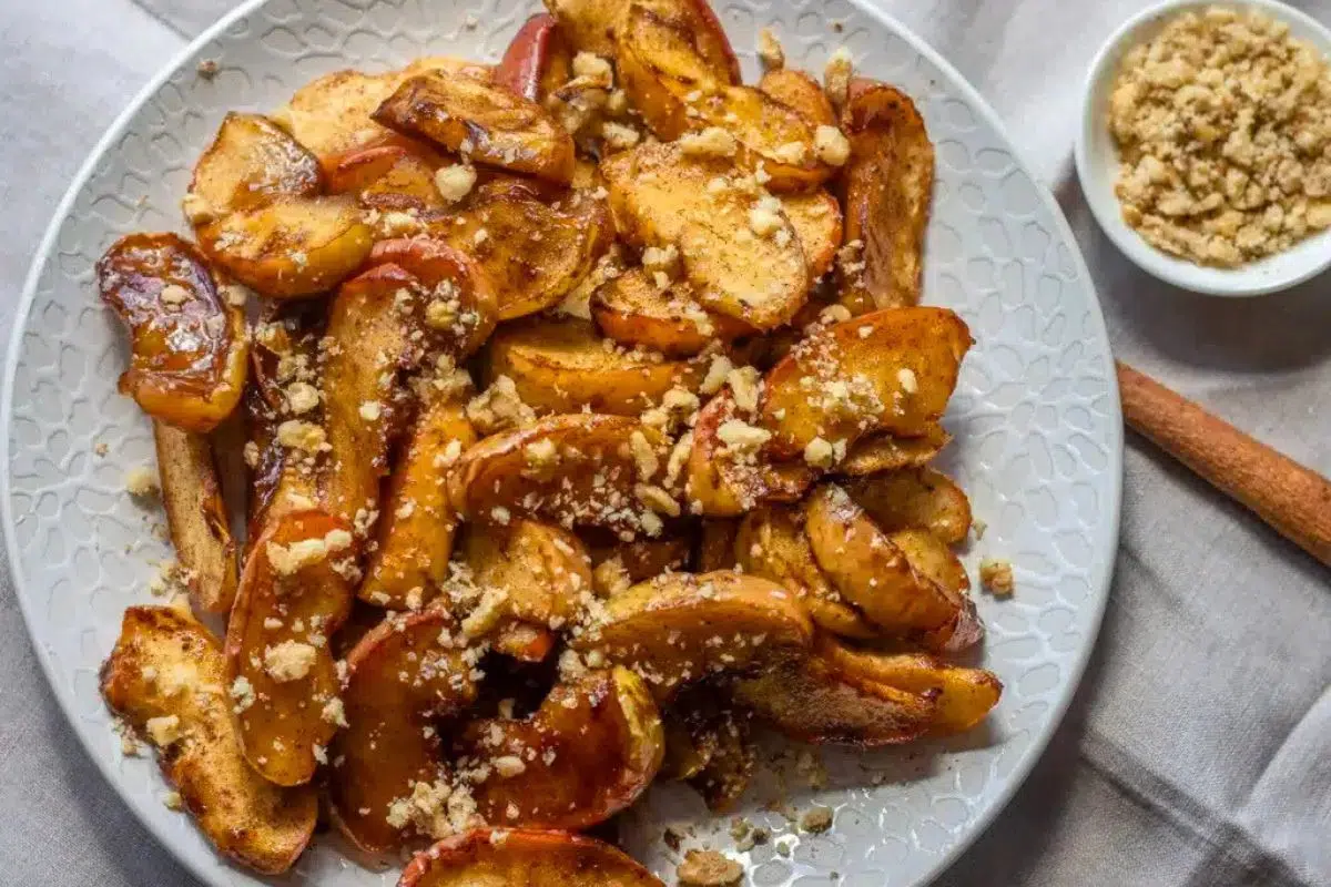 Air Fryer Sliced Apples with Cinnamon close up look.