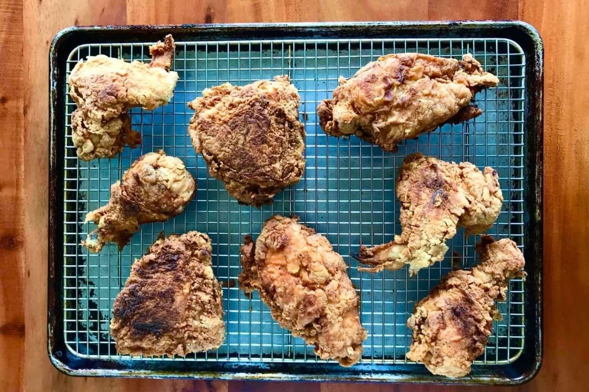 21 Meals That People Think Are Easy Until They Try Doing Them Right 7 Fried Chicken on a cooling rack.