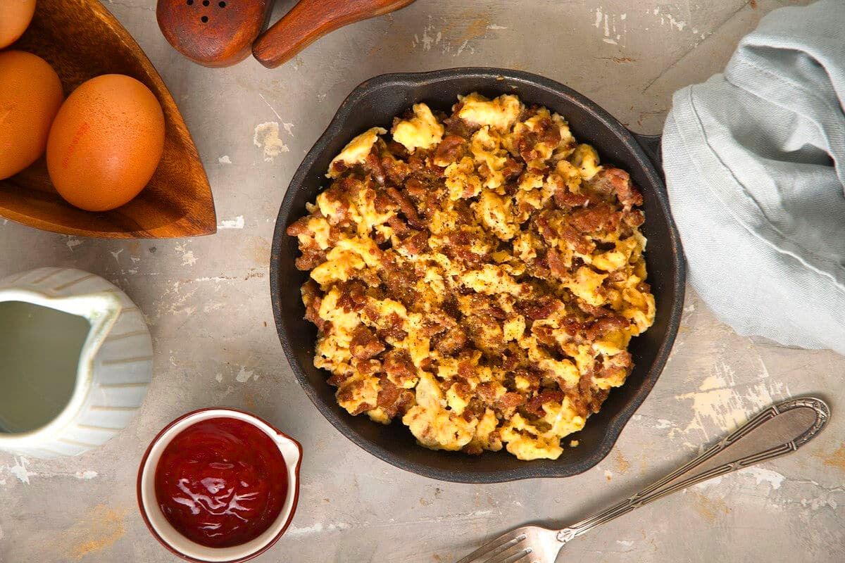 Hamburger Scrambled Eggs with sauce.