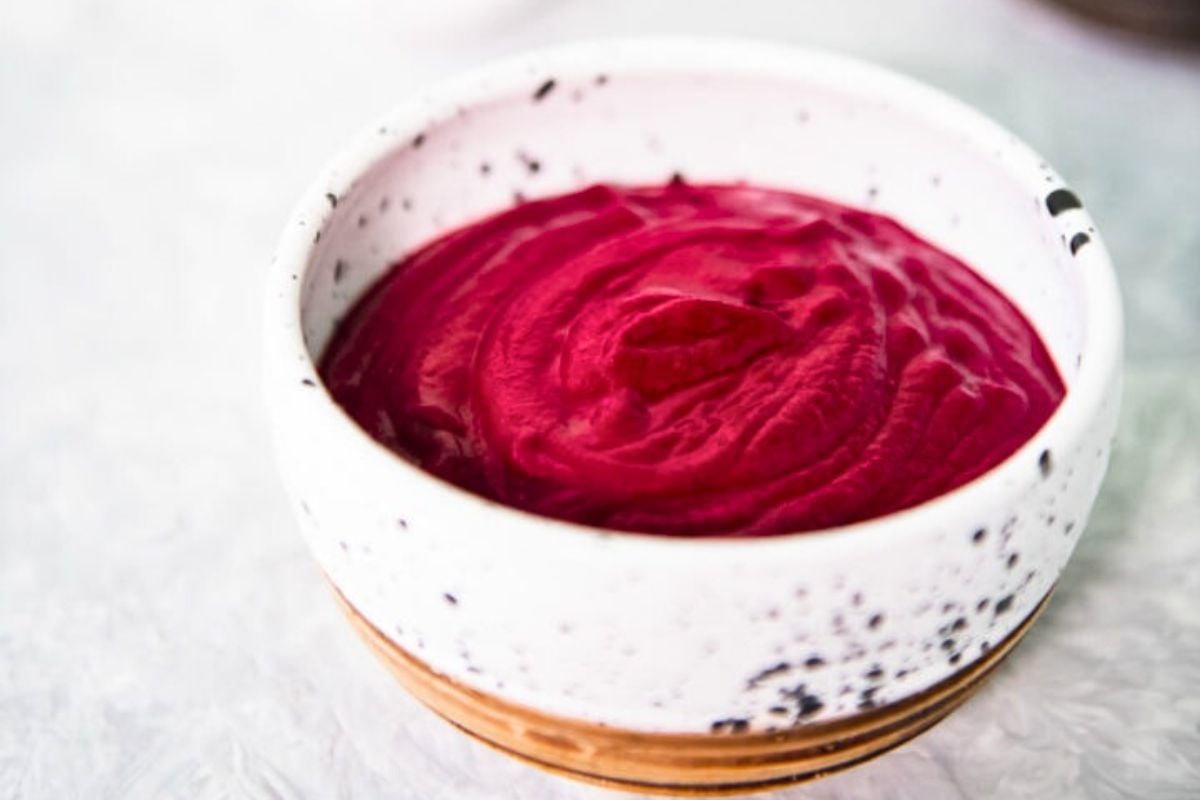 Cinnamon Spiced Berry Beet Smoothie Bowl close up look.