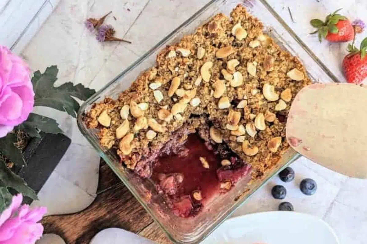 Chia berry oat crumble in a dish.