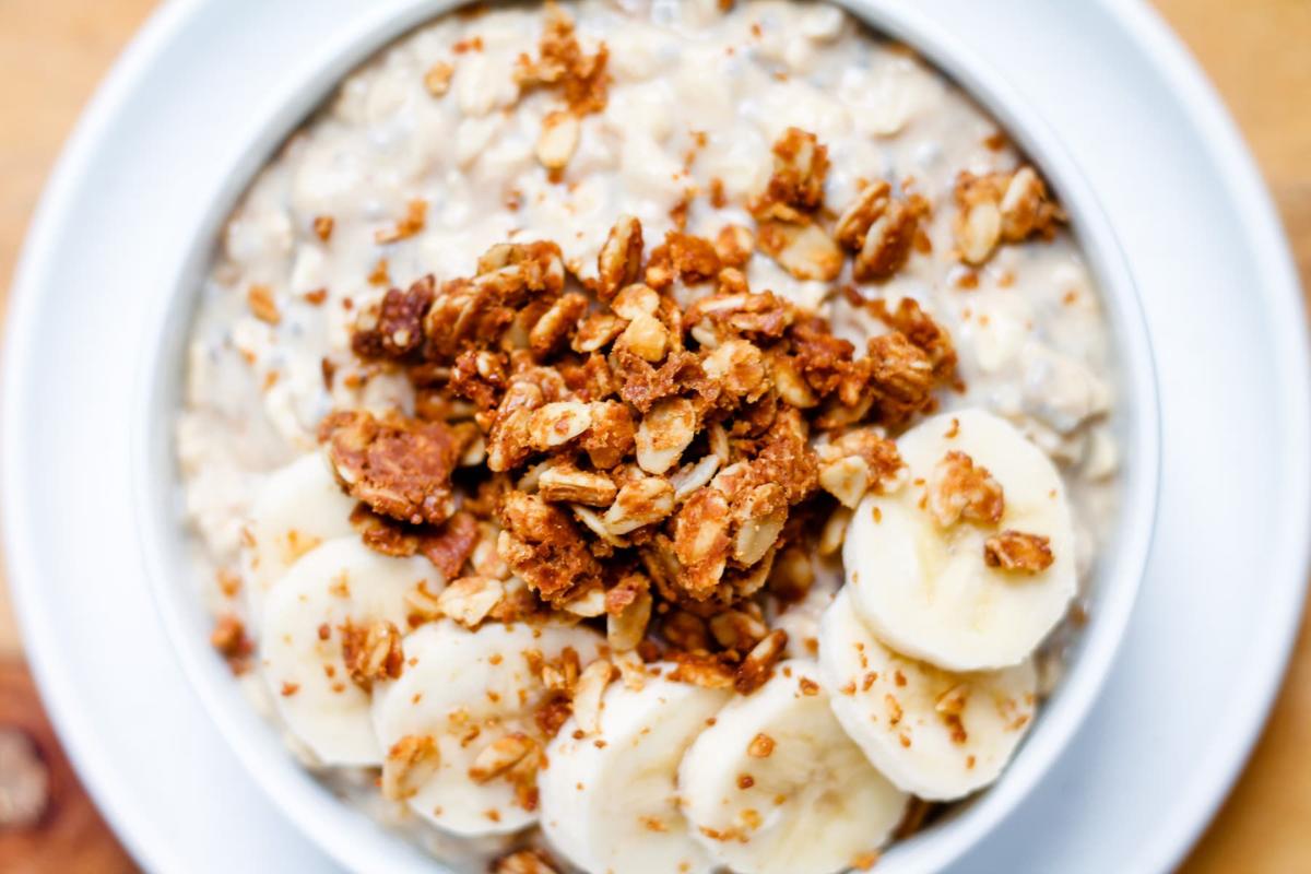 A bowl of peanut butter banana overnight oats.