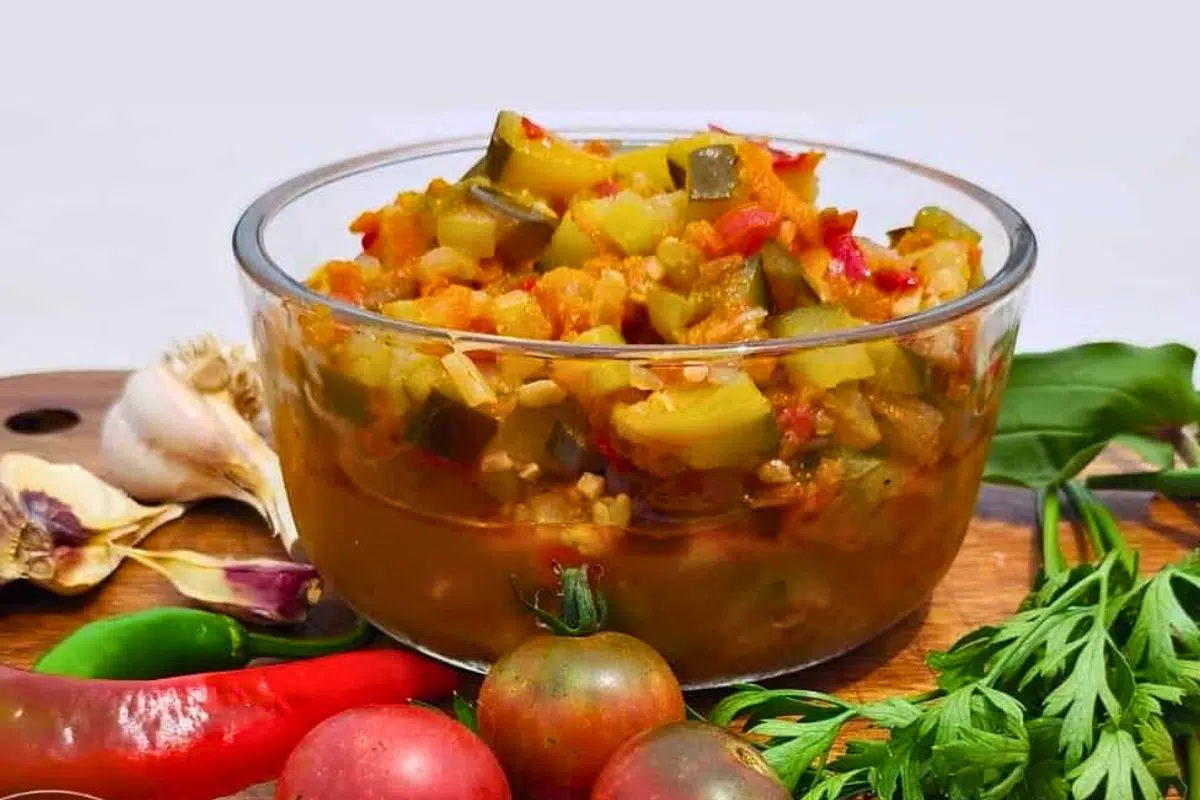 Zucchini Ikra in a bowl.