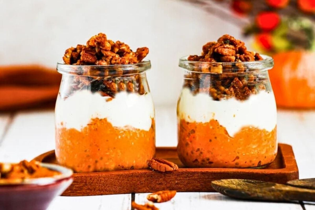 Pumpkin Pie Overnight Oats With Caramelized Pecans in jars.