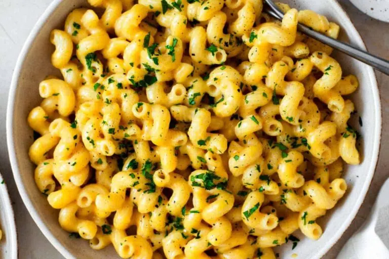 Cottage cheese mac and cheese in a bowl.