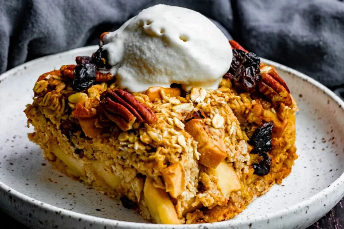 Apple Pie Baked Oatmeal on a plate.
