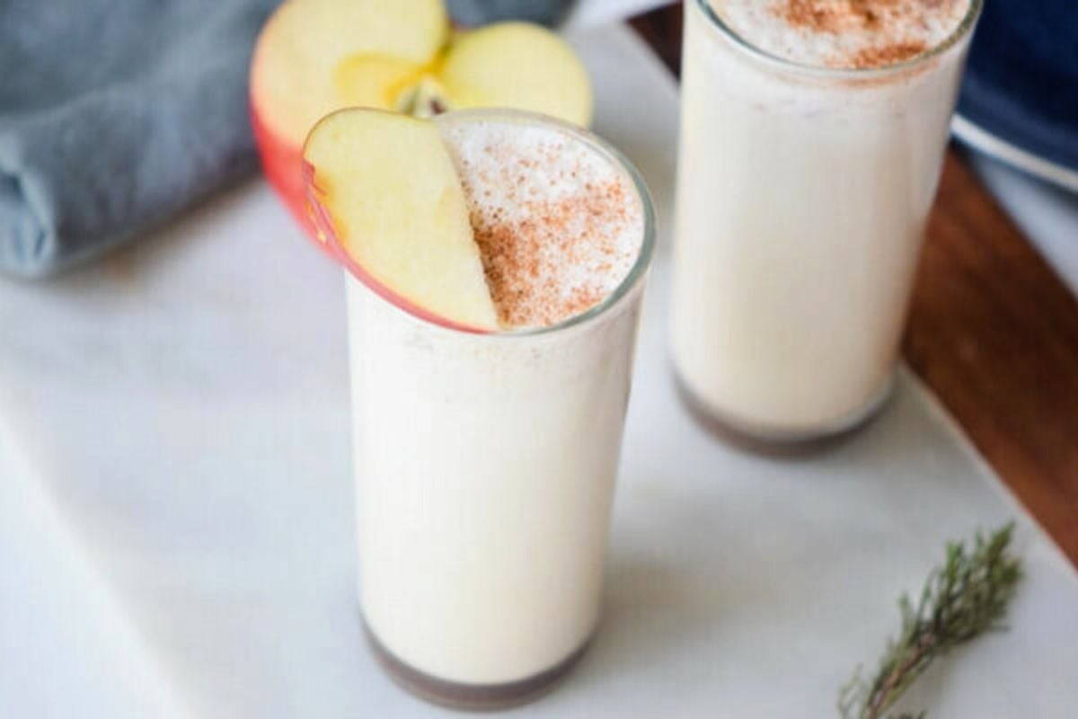 Apple Pie Smoothie in a glass.