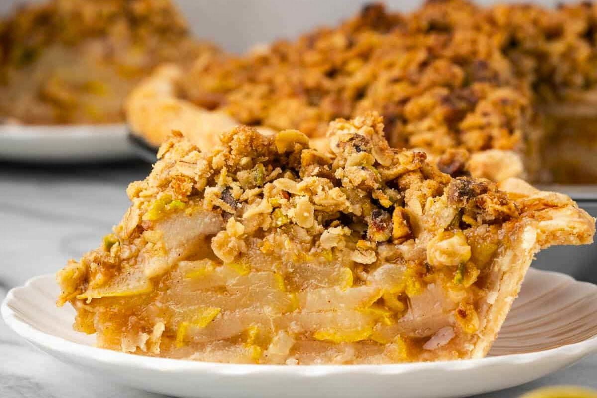 Pear Crumble Pie close up look.