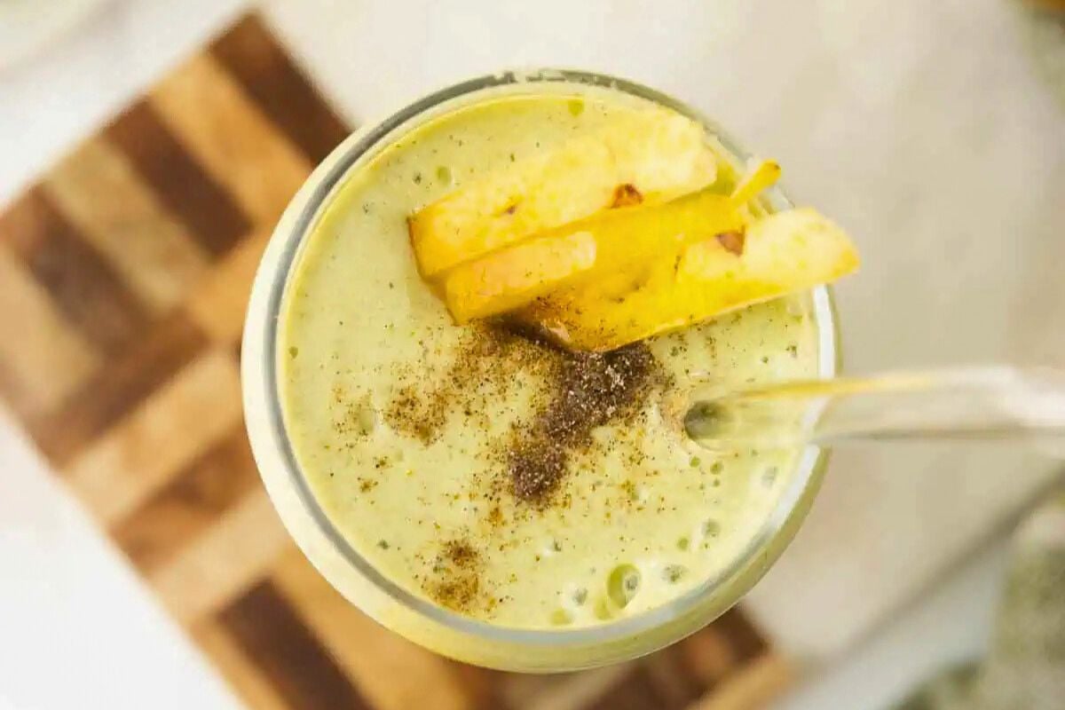 Pear Smoothie overhead view.