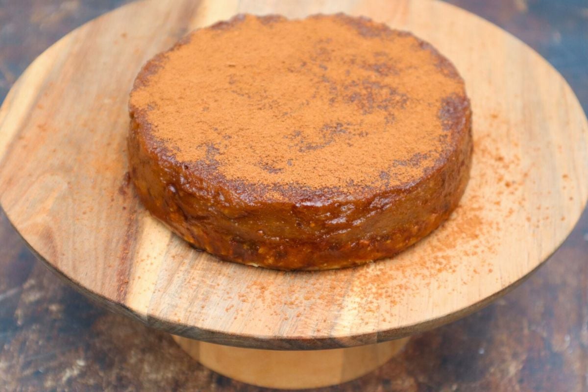 No-bake chestnut caramel cake on a cake stand.