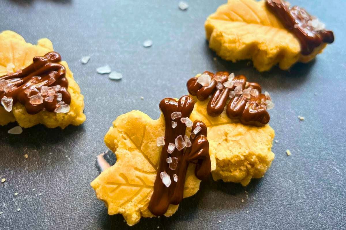 Vintage Maple Fudge close up look.