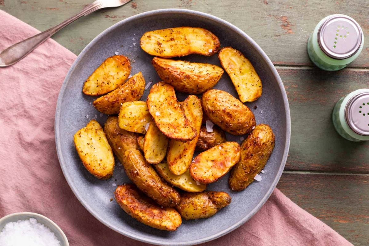 Air Fryer Fingerling Potatoes overhead view.