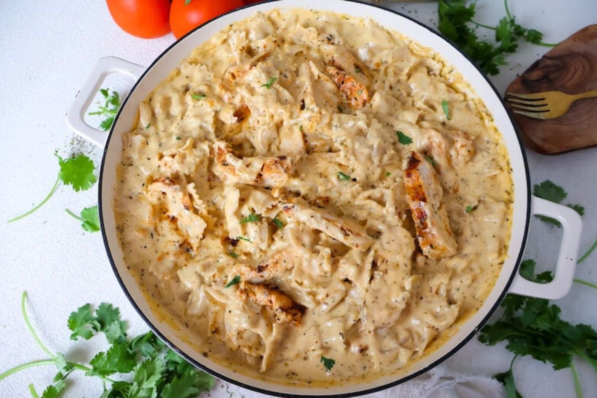 Chicken Garlic Parmesan Pasta in a pot.