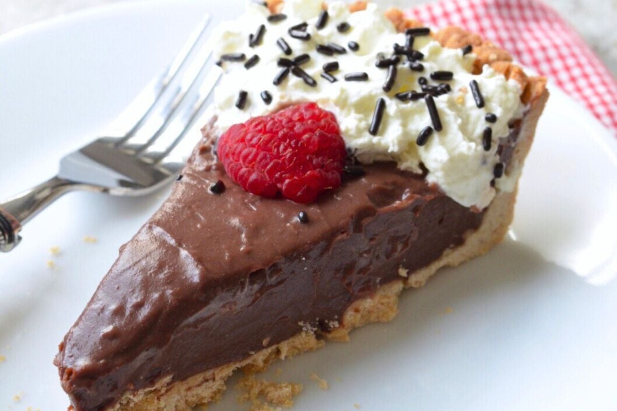 Chocolate Pudding Pie close up look.