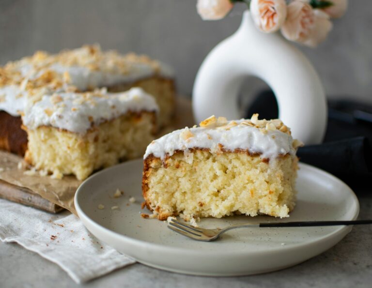 Classic American Cakes to Bake for a Nostalgic Taste of Childhood