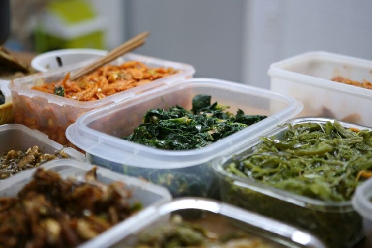 Foods to Avoid Storing in Plastic Containers and Better Alternatives